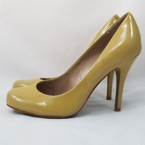 Vince Camuto Women's Beige Patent Leather Pumps - Picture 5 of 9
